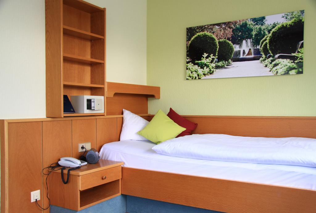 Hotel Garni Vier Jahreszeiten Bad Füssing Esterno foto